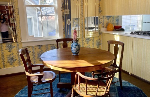 German Village House | German Village Cottagecore style home. Blissful garden. Off-St Parking.
