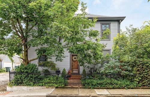 German Village House | German Village Cottagecore style home. Blissful garden. Off-St Parking.