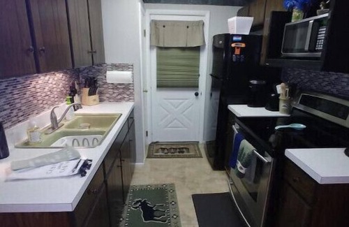 Briar Crest Woods Cabin | Get All the Creature Comforts at the Hideout: Your Home Away from Home!