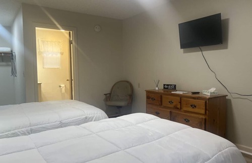 Waynesboro Hotel | Get away to Creeks Bend Room 62