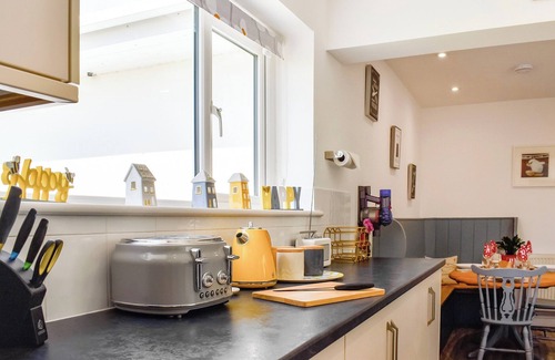Callington Cottage | Get back to nature in this lovely, three-bedroom, rural bungalow.
