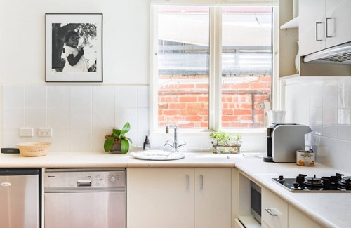 Richmond North House | Get Cozy by the Fire in the Sought-after City Suburbs