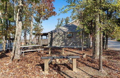 Bryant Cabin | Get InTents indoor pool, hot tub, & more!