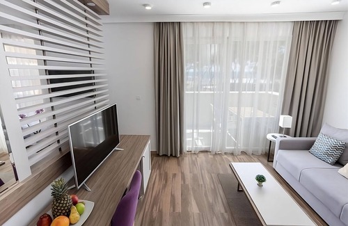 Ulcinj Hotel | Get Ready for Blissful Getaway! 2BR Suite w/Seaview, Beachfront, Outdoor Pools!
