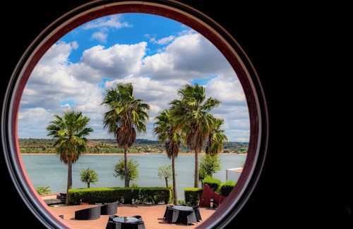Ponte de Sor House | Get Ready for Blissful Getaway! Lake View, Free Parking, Outdoor Swimming Pool!