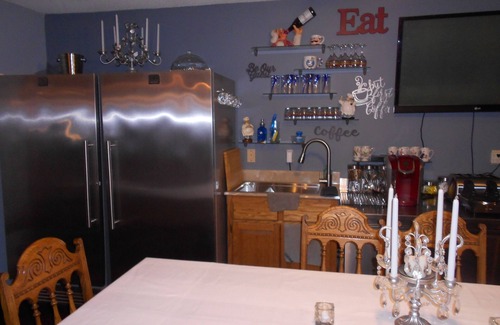 Palmers House | Get the family together for the Holidays or snowmobiling!
