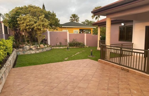 Peduasi House | Getaway Home in Peduase With Swimming Pool