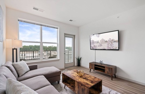 Woodbridge Apartment | Getaway | Views | Free-Parking