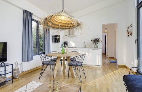 Enter Ski Chalet | Getaway with Covered Veranda