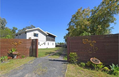 Toogoom House | GetAwayStay - 3BR - Aircon - WiFi - Smart TV