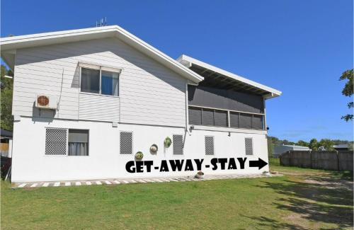 Toogoom House | GetAwayStay - 3BR - Aircon - WiFi - Smart TV
