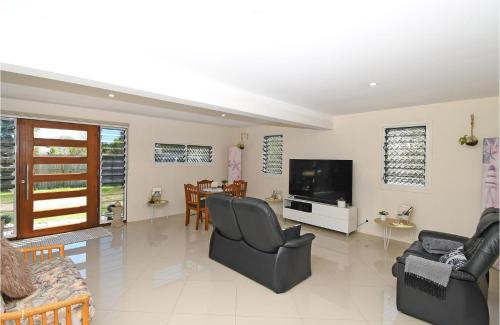 Toogoom House | GetAwayStay - 3BR - Aircon - WiFi - Smart TV