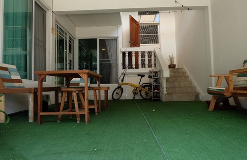 Samsen Nai House | Getting around town, Stay with Local guide