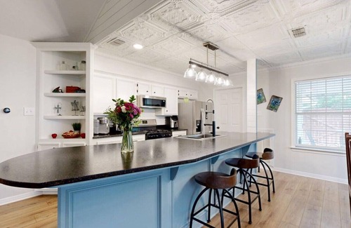 Bryan House | Gettysburg · Modern Farmhouse Getaway in Town! NEW beds! (King)