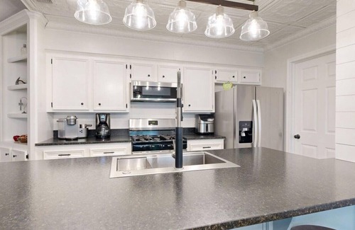 Bryan House | Gettysburg · Modern Farmhouse Getaway in Town! NEW beds! (King)