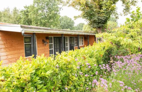 Spijkenisse House | Gezellig ruim landelijk huisje aan het water