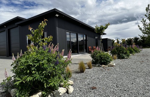 Ben Ohau Cottage | GH Twizel Holiday Cottage located in Mackenzie star gazing reserve