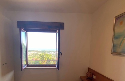 Spigno Saturnia Apartment | Giada Holiday Home - Two Bedroom Apartment Sleeps 4, Balcony and Sea View