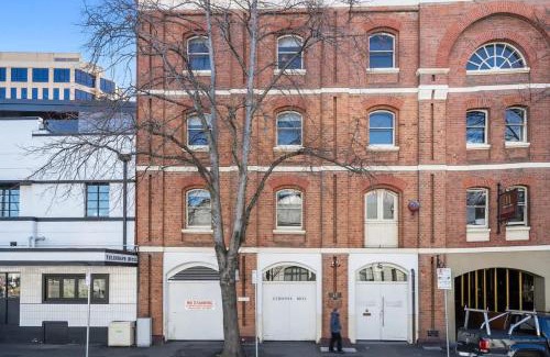 Sullivan's Cove Apartment | Gibson Mill waterfront warehouse apartment - 102