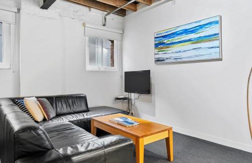 Sullivan's Cove Apartment | Gibson Mill waterfront warehouse apartment - 102