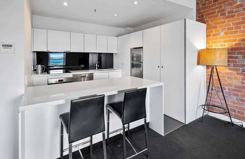 Sullivan's Cove Apartment | Gibson's Mill Penthouse with private balcony - 301