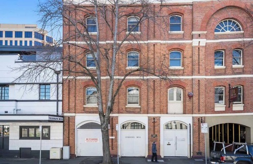 Sullivan's Cove Apartment | Gibson's Mill waterfront warehouse apartment - 103