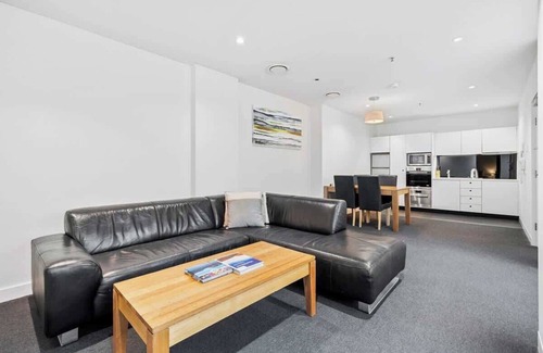 Sullivan's Cove Apartment | Gibson's Mill waterfront warehouse apartment - 104