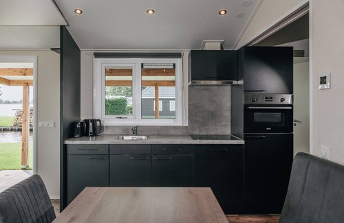 Zuideinde Ski Chalet | Giethoorn Lakehouse Retreat