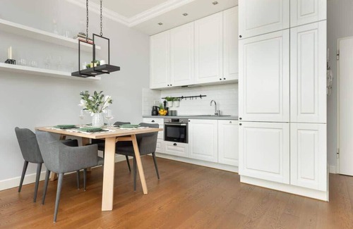 Wilanow Apartment | Gieysztora 4 | Stylish Apartment | Parking