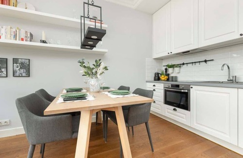 Wilanow Apartment | Gieysztora 4 | Stylish Apartment | Parking