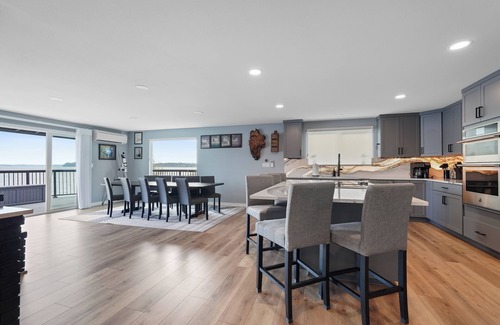 Burley House | Gig Harbor Beach House - Hot Tub - Sauna