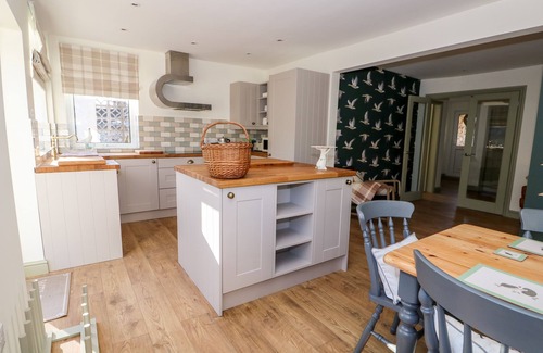 Woodhall Spa Cottage | GIGGLING GOOSE COTTAGE, pet friendly, with open fire in Woodhall Spa