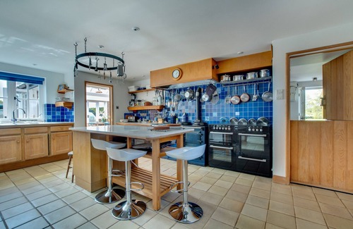 Hailsham House | Gildridge House - Four Bedroom House, Sleeps 12