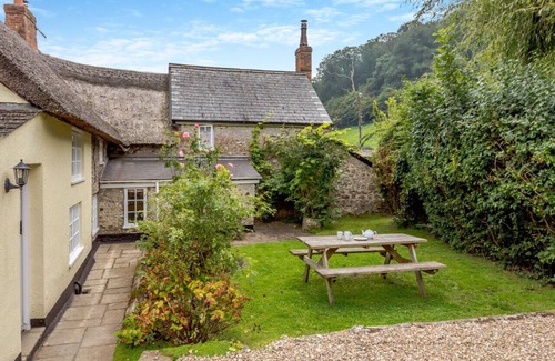 Branscombe House | Gill Cottage - Four Bedroom House, Sleeps 6