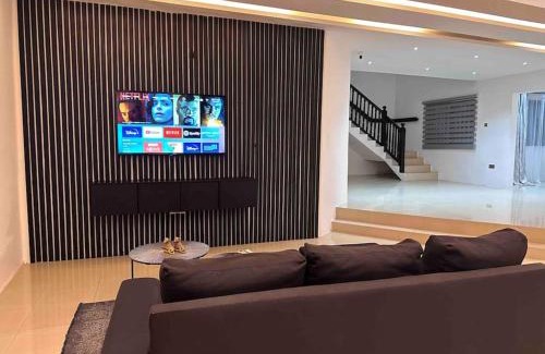 Ogbodjo Apartment | Gilviana Nights - East Legon/Adjingarnor