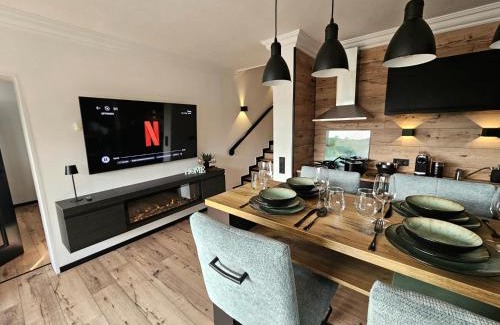 Niedersfeld Apartment | Gipfelpanorama Winterberg mit Berg- und Seeblick, Boxspringbett mit ausfahrbarem TV
