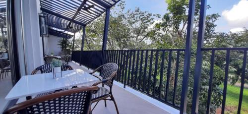 Silang Junction South Bed & Breakfast | Girasol Tagaytay