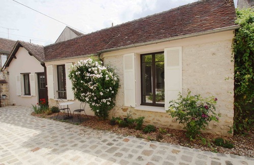 Moret-sur-Loing House | Gîte 1 to 4 people, renovated stone house in the heart of Moret-sur-Loing