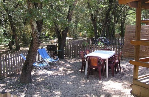 Vers-Pont-du-Gard Ski Chalet | Gite Angéle Vers Pont du Gard en Provence, river and swimming pool
