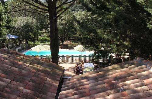 Vers-Pont-du-Gard Ski Chalet | Gite Angéle Vers Pont du Gard en Provence, river and swimming pool