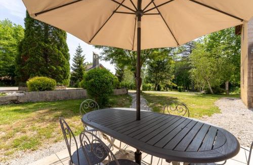 La Chatelaine Villa | Gite Cascades du Hérisson 3 chambres piscine