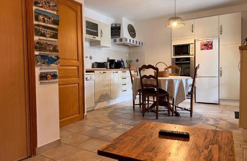 Boulbon House | Gite Chez Un Producteur de Fruits.