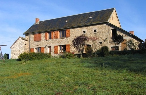 Dontreix House | Gite de France 3 ears, isolated in the countryside on the edge of a pond,