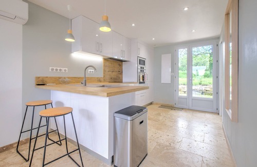 Cladech House | Gîte Déodatus in Cladech – House with Garden, Saltwater Pool, and Air Conditioning