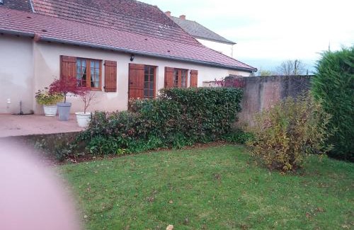 Saint-Julien-de-Civry House | Gite des artistes