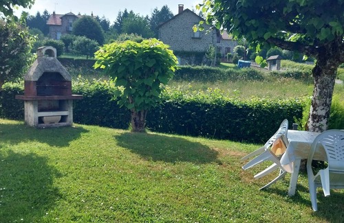 Lacapelle-Viescamp House | Gite Detached house sleeps 6 Pets welcome Wifi lake 10mn