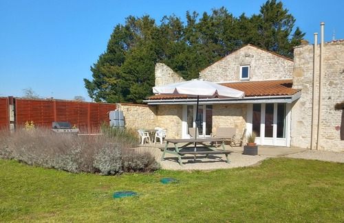 Petosse Cottage | Gite Du Lys Two bedroom Cottage in Petosse