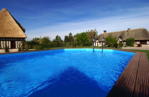 Fatouville-Grestain Cottage | Gite for 2 to 3 people near Honfleur with swimming pool