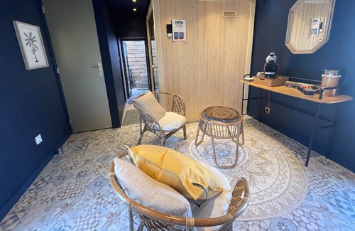 Surdres House | Gîte la Pinstrie for 6 to 10 people with swimming pool, sauna and jacuzzi