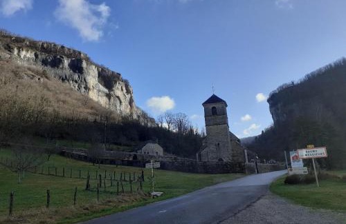 Baume-les-Messieurs House | Gite Le bout du monde
